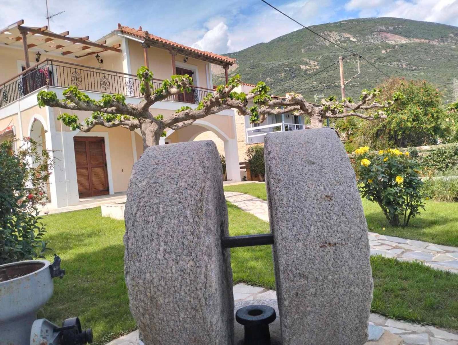 Tas Millstone Seaside House Villa Marathias  Exteriör bild
